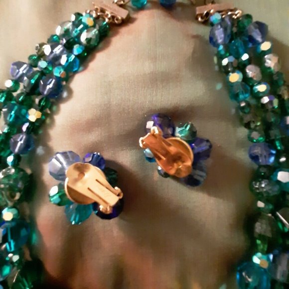 Vintage signed Hattie Carnegie 3 strand glass necklace clip earrings blue green - Picture 3 of 4